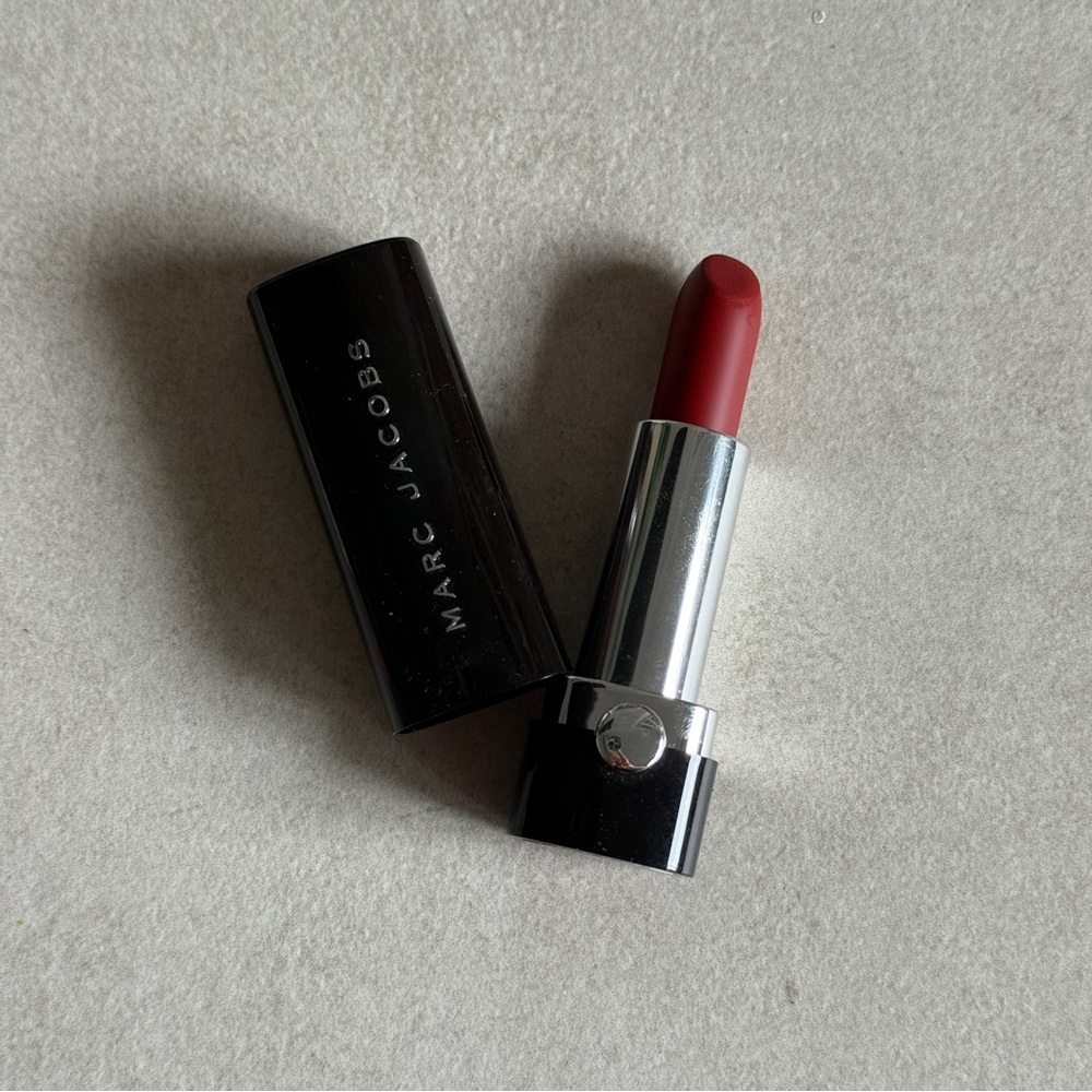 Marc Jacobs Le Marc Lip Crème Lipstick 208 Miss Scarlet